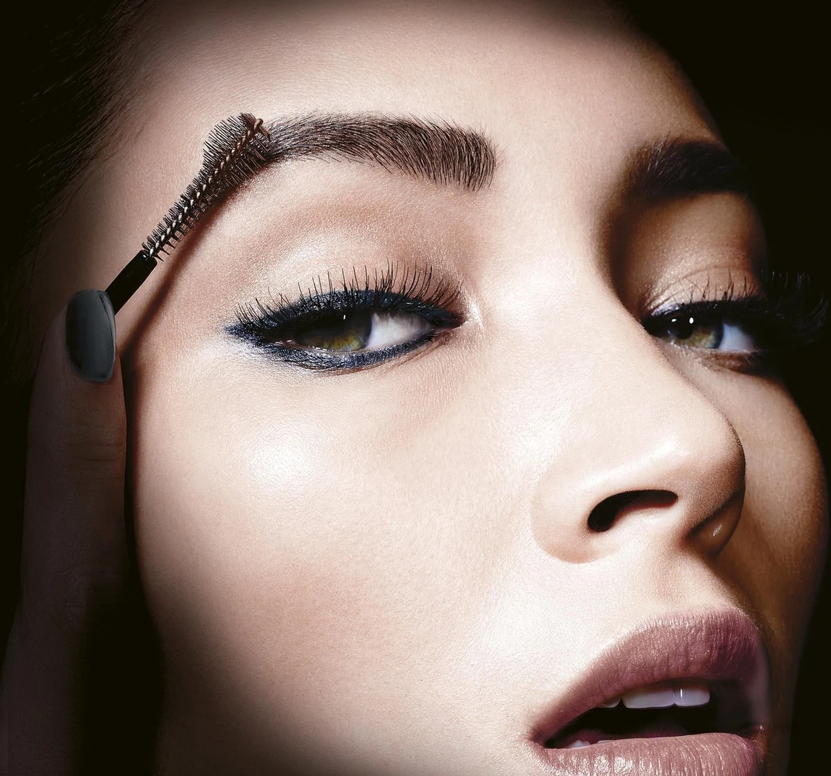 Maybelline Brow Drama Sculpting Wenkbrauw Mascara - Dark Brown - Afbeelding 2