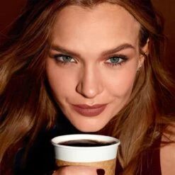 Maybelline SuperStay Matte Ink Lipstick Coffee Collection Limited Edition - 265 Caramel Collector - Nude Lippenstift - 5 Ml 27 Maybelline SuperStay Matte Ink Lipstick Coffee Collection Limited Edition - 265 Caramel Collector - Nude Lippenstift - 5 Ml -Make-up Mode Goedkope Winkel 1200x1200 451