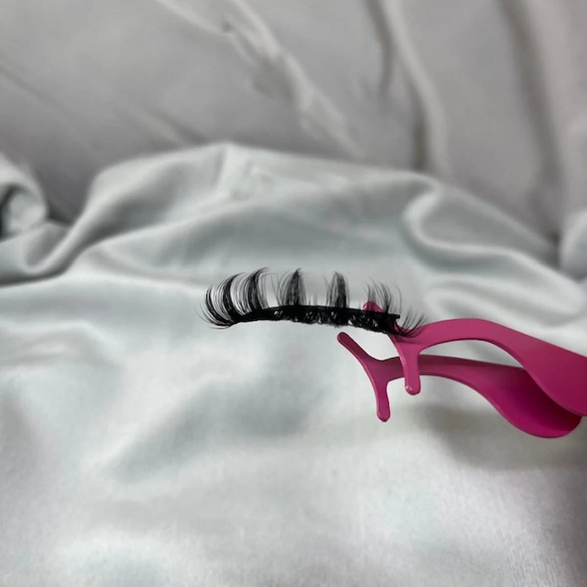 EHH BEAUTY - Lashes - Nepwimpers- Lash Exentions - Mooie Natuurlijke Wimpers - Volume Lashes - Russian Volume - Afbeelding 3