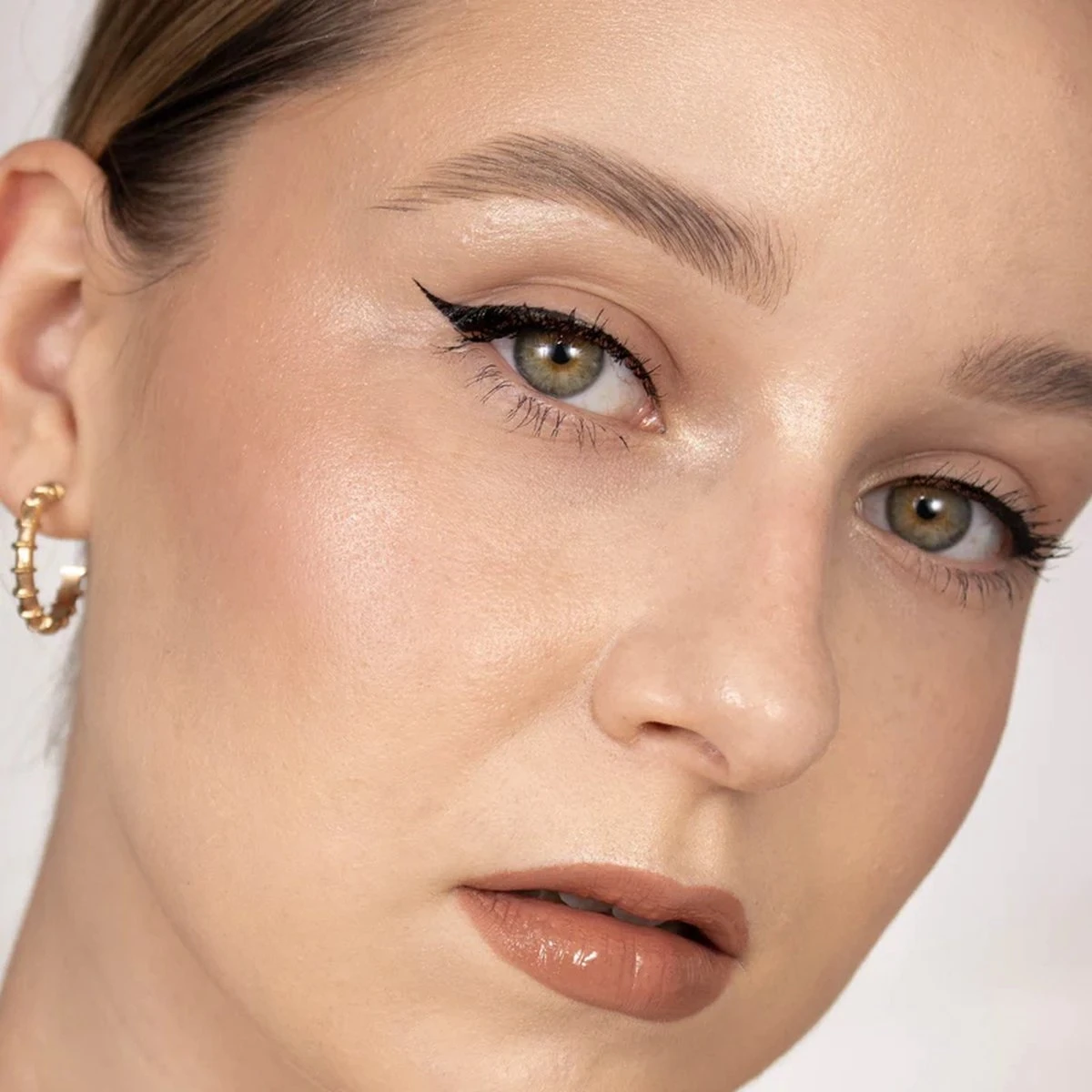 Meroda The Wing Liquid Eyeliner - Zwart 2 Meroda The Wing Liquid Eyeliner - Zwart - Afbeelding 2