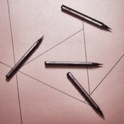 Maybelline Hyper Easy Liner Liquid Eyeliner - 800 Knockout Black -Make-up Mode Goedkope Winkel 1200x1200 735