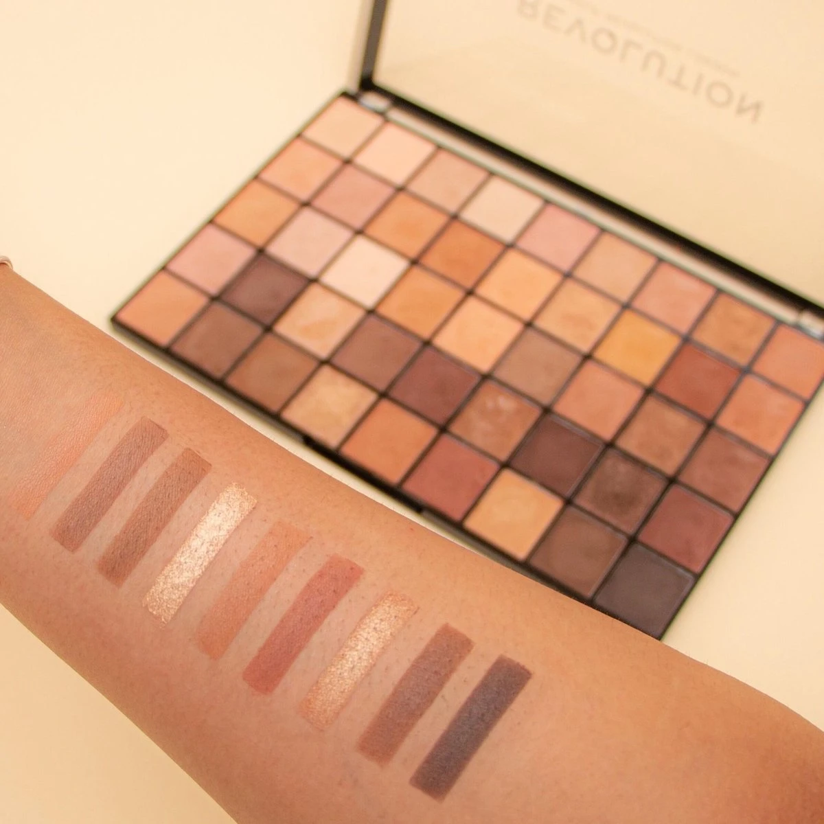 Makeup Revolution - Maxi Reloaded Palette - Nudes - Oogschaduw - Afbeelding 8