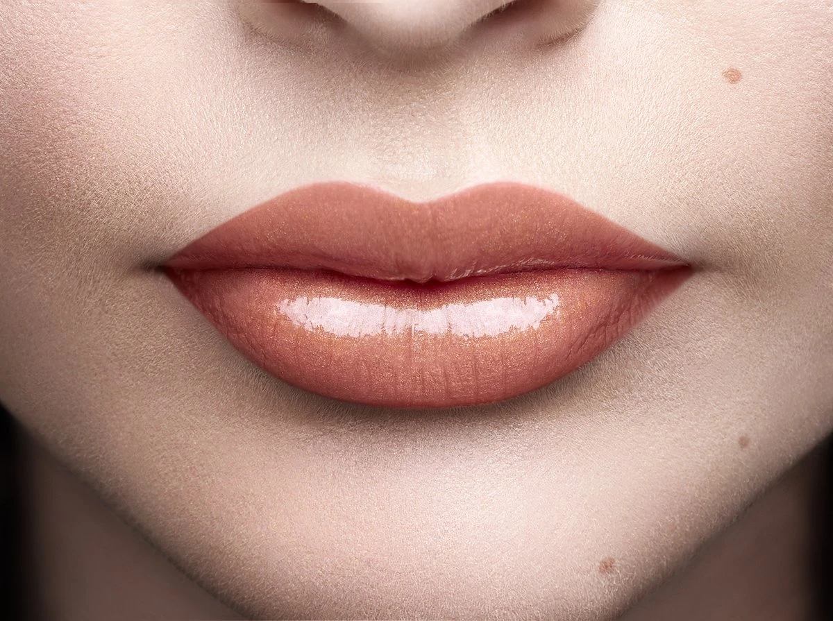 L'Oréal Paris Color Riche Shine Lippenstift - 656 Beige In The City - Afbeelding 4