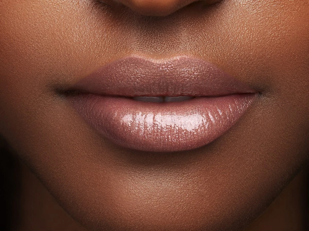 L'Oréal Paris Color Riche Shine Lippenstift - 656 Beige In The City - Afbeelding 6